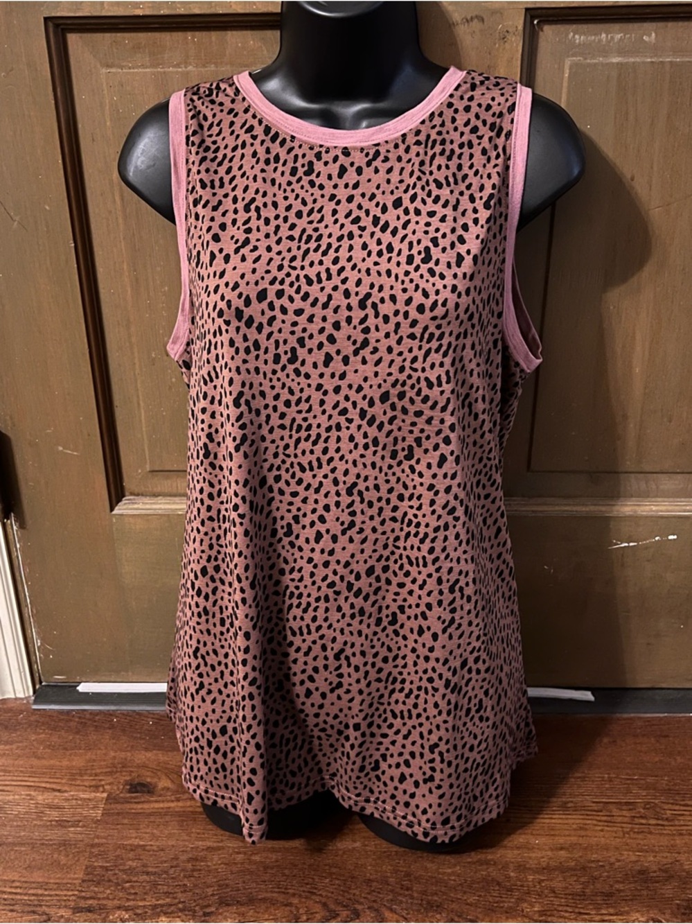 Leopard Printed White Pink Black Silky Soft Tank Top Bundle of 2 Size L - Picture 6 of 8